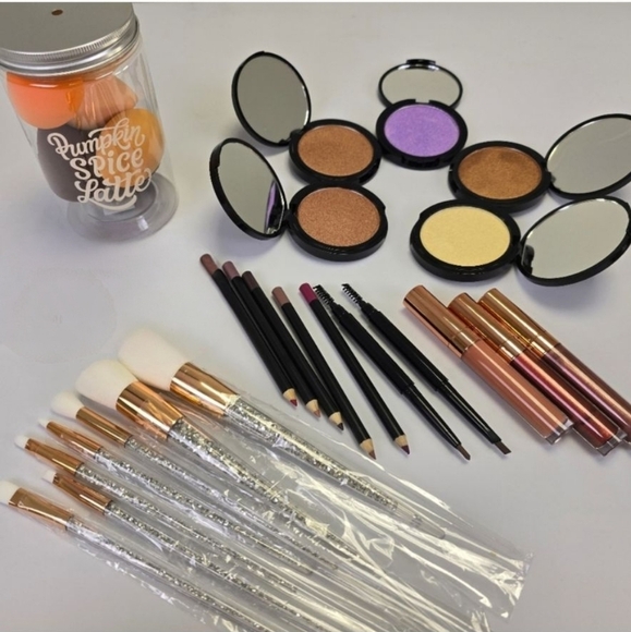 ‼️SALE‼️Makeup Collection - Picture 1 of 3